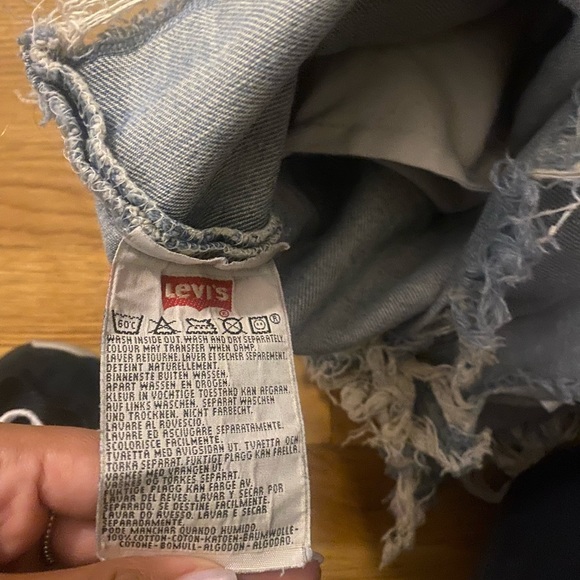 Levi’s 501 Original Cutoff Denim Shorts - Picture 4 of 4
